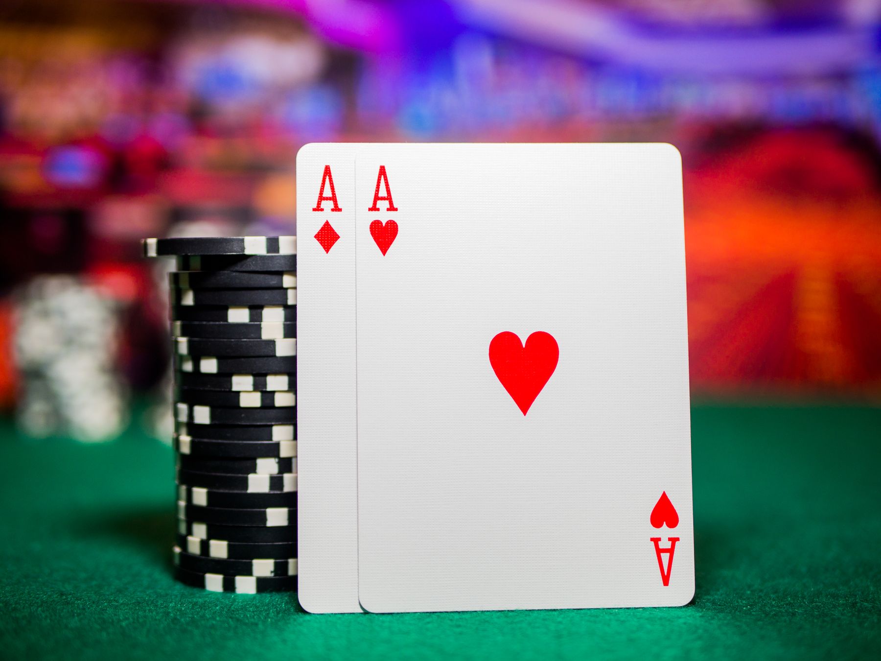 Chip và bàn casino tại THANTAI88